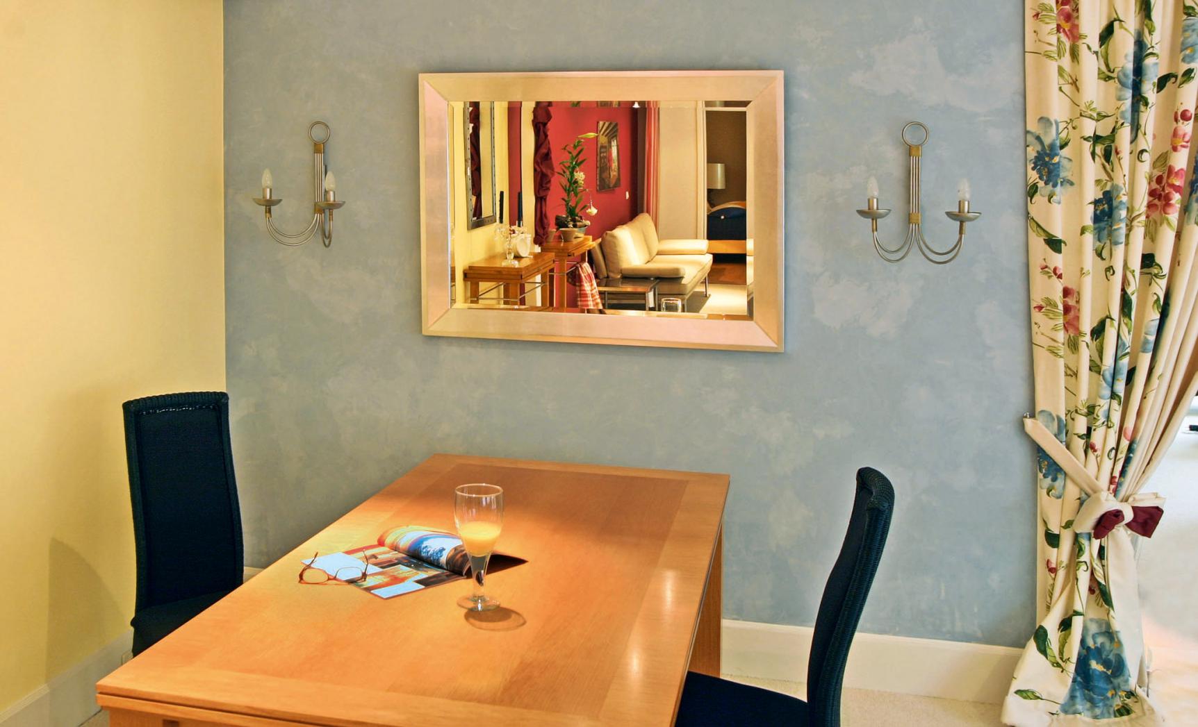 Wohnzimmer mit Esstisch