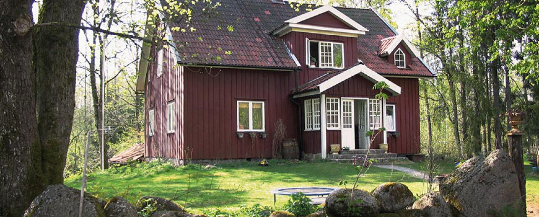 Mit Wetterschutzfarbe gestrichenes Haus