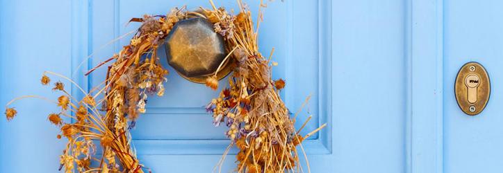 Uzavírací základy, vrchní laky a barvy odolné povětrnostním vlivům Lakované dveře